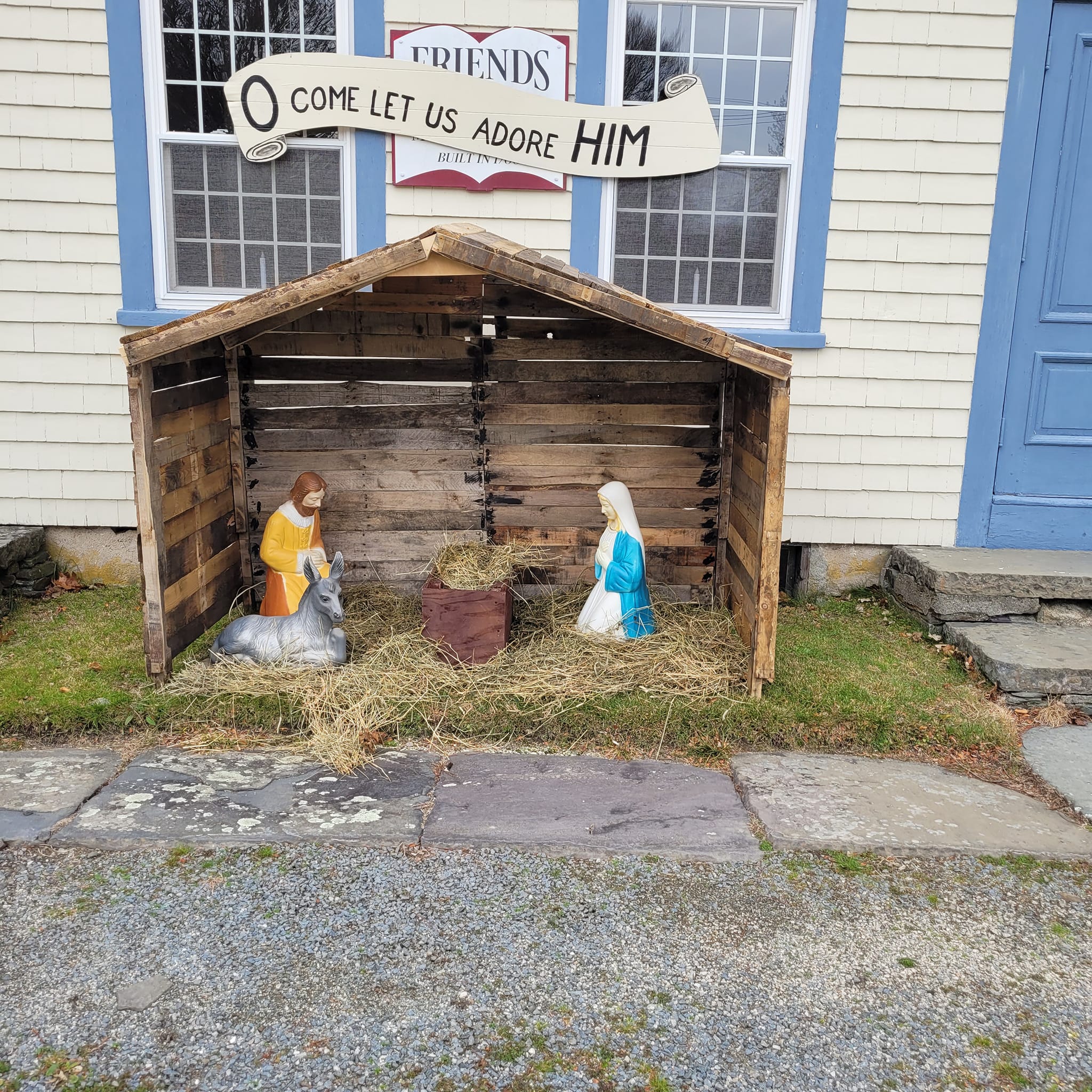 manger scene outside Portsmouth Friends Church