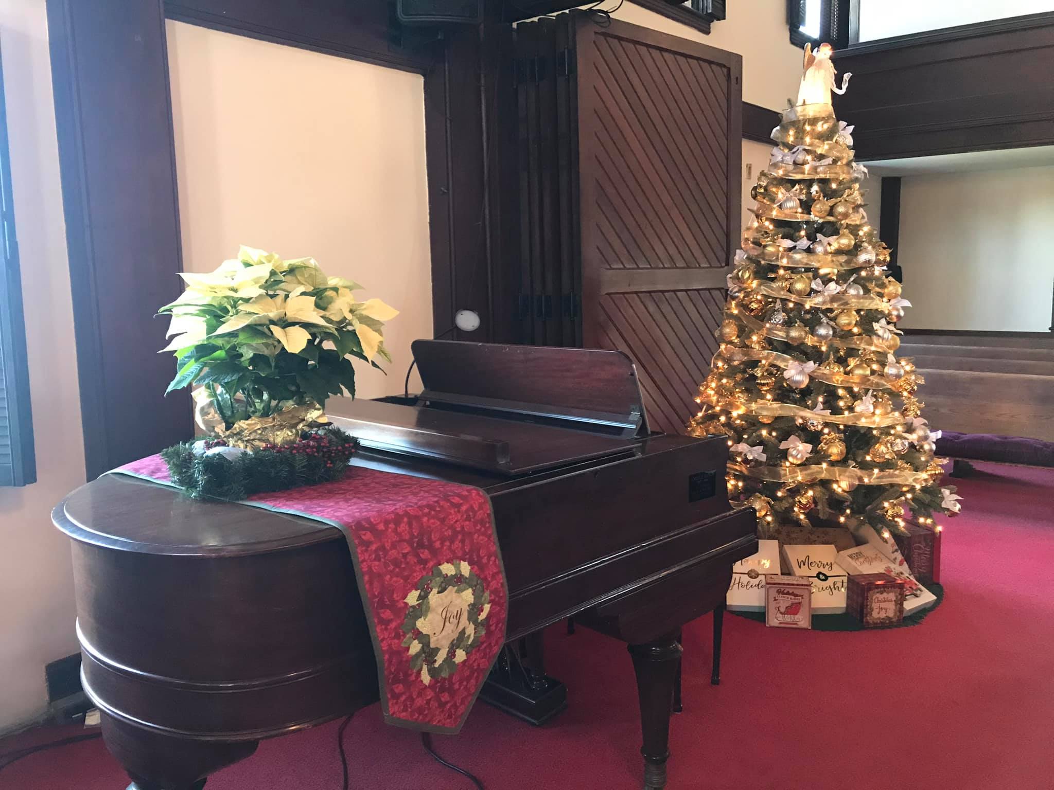 piano with Christmas Tree
